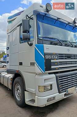 Тягач DAF 95 2001 в 