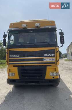 Тягач DAF 95 2000 в Шумске