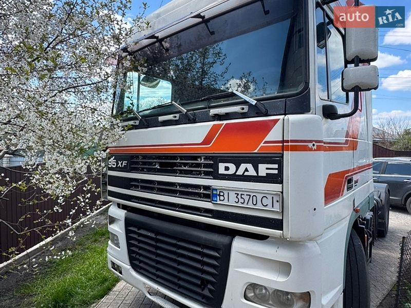 Тягач DAF 95 2000 в Миргороде