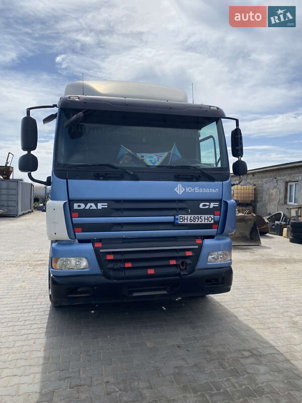 Тягач DAF CF 85 2011 в Южному