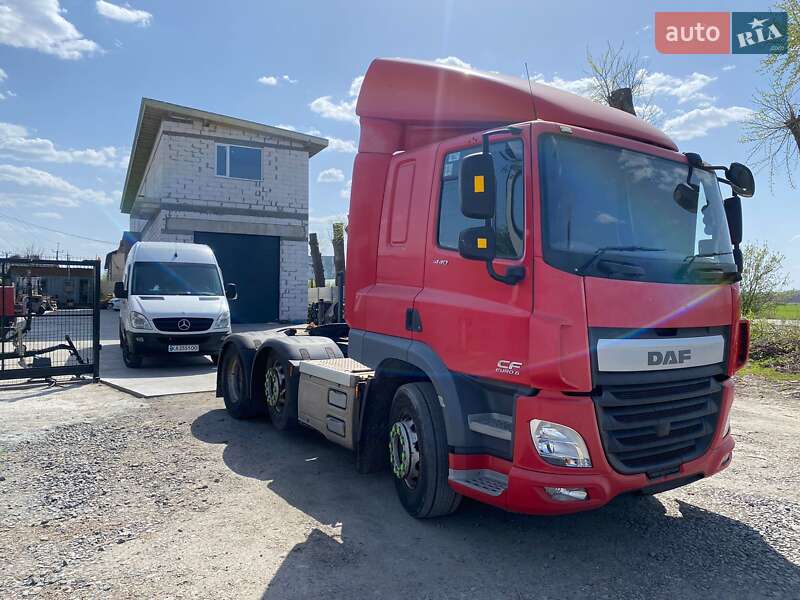 Тягач DAF CF 2016 в Гореничах