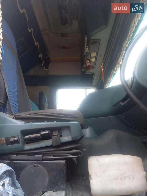 Тягач DAF FT 2004 в 