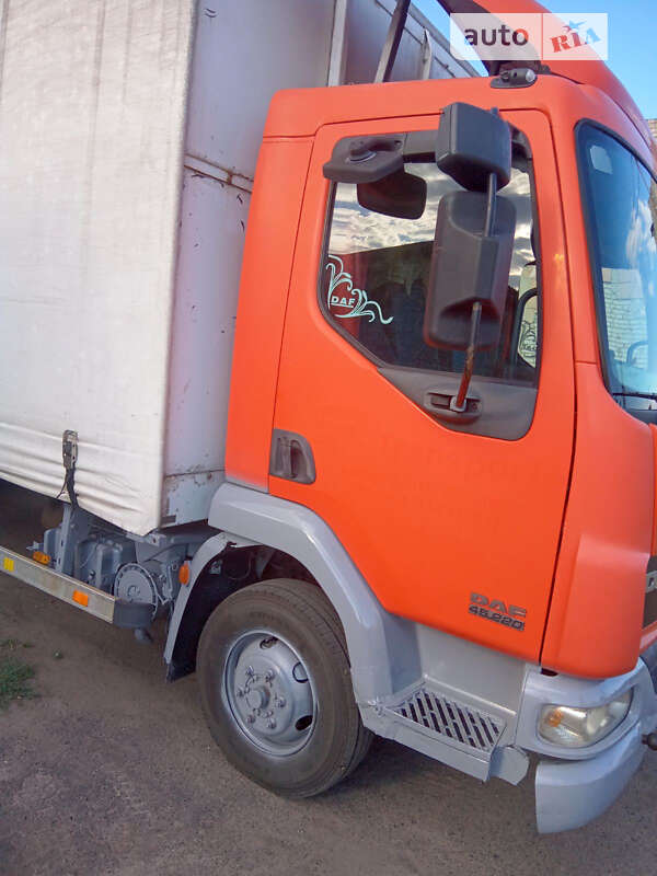 Тентованый DAF LF 2005 в Тростянце