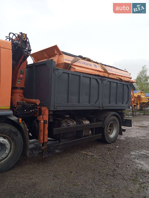 Пескоразбрасывающая машина DAF LF 2012 в Василькове