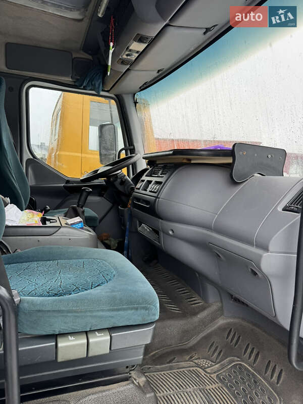 Грузовой фургон DAF LF 2005 в Маневичах