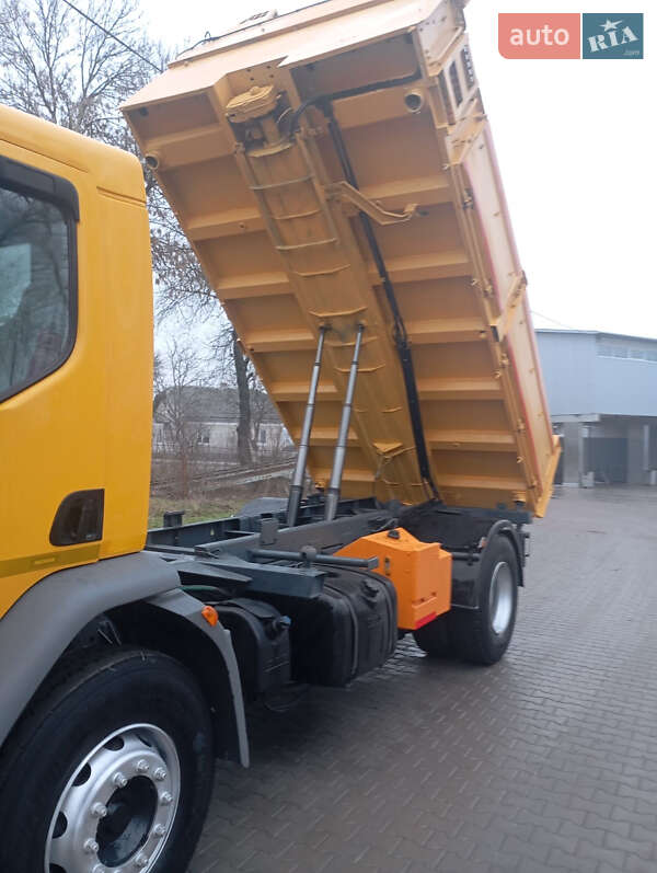 Піскорозкидальна машина DAF LF 2013 в Бучачі