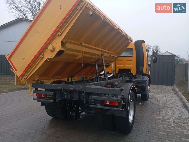 Піскорозкидальна машина DAF LF 2013 в Бучачі