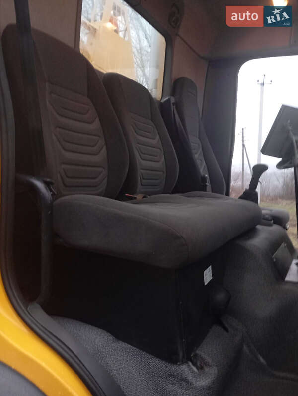 Піскорозкидальна машина DAF LF 2013 в Бучачі