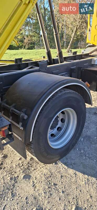 Самосвал DAF LF 2012 в Львове