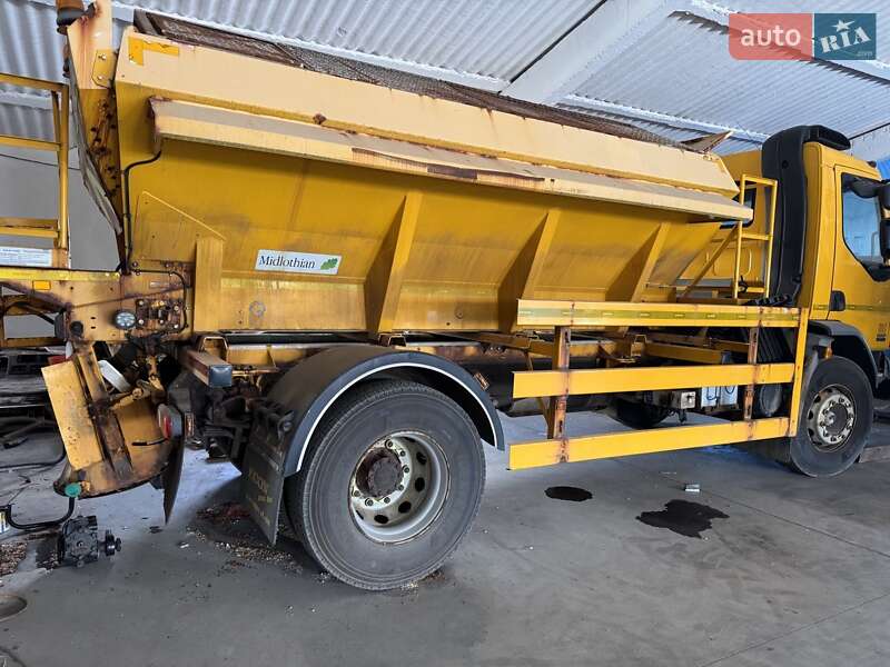 Пескоразбрасывающая машина DAF LF 2011 в Тернополе