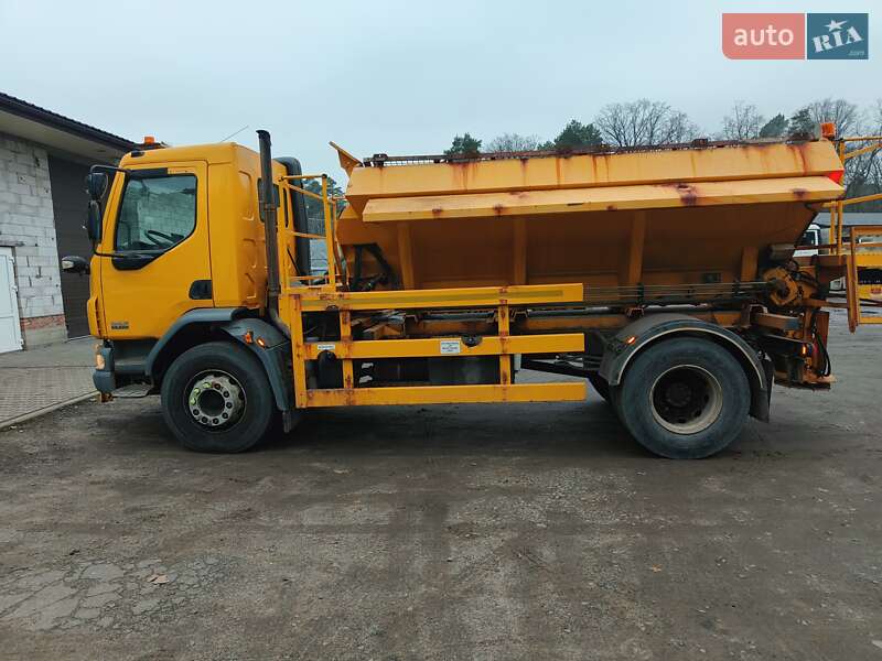 Пескоразбрасывающая машина DAF LF 2010 в Луцке