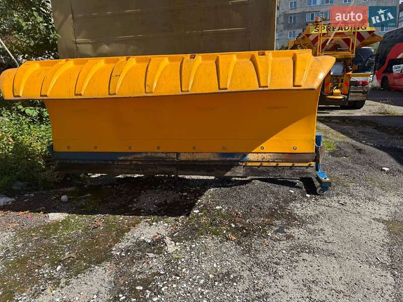 Пескоразбрасывающая машина DAF LF 2010 в Луцке