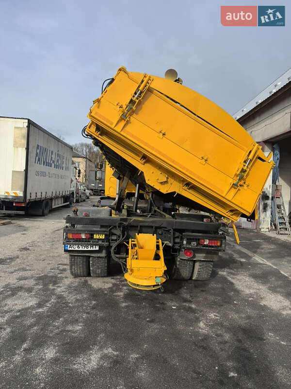 Пескоразбрасывающая машина DAF LF 2013 в Тернополе