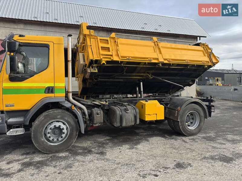 Пескоразбрасывающая машина DAF LF 2013 в Тернополе