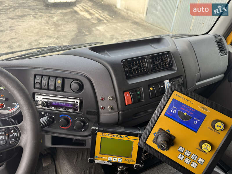 Пескоразбрасывающая машина DAF LF 2013 в Тернополе