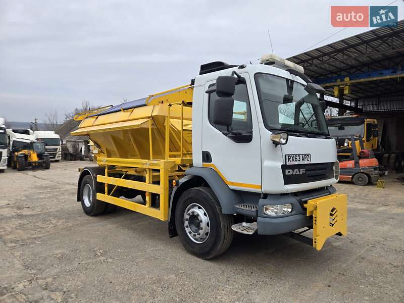 Пескоразбрасывающая машина DAF LF 2013 в Болграде