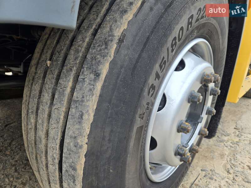 Пескоразбрасывающая машина DAF LF 2013 в Болграде