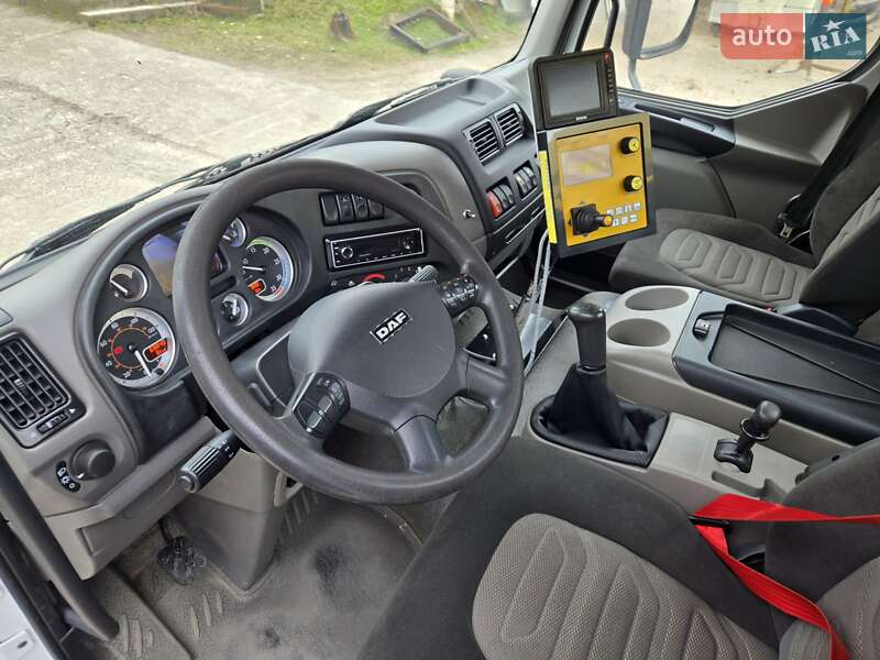 Пескоразбрасывающая машина DAF LF 2013 в Болграде