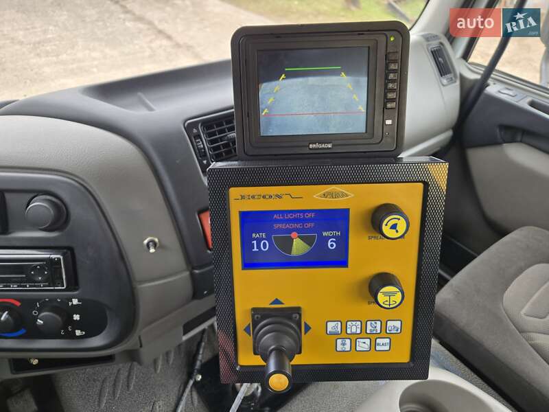 Пескоразбрасывающая машина DAF LF 2013 в Болграде