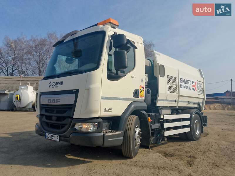 Підмітальна машина DAF LF 2015 в Луцьку