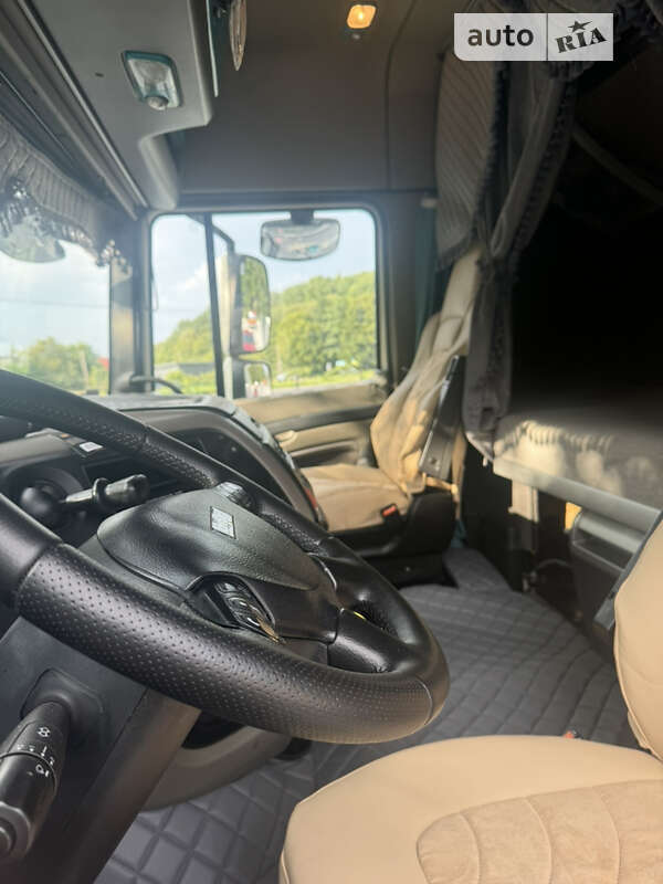 Тягач DAF XF 105 2010 в Львове