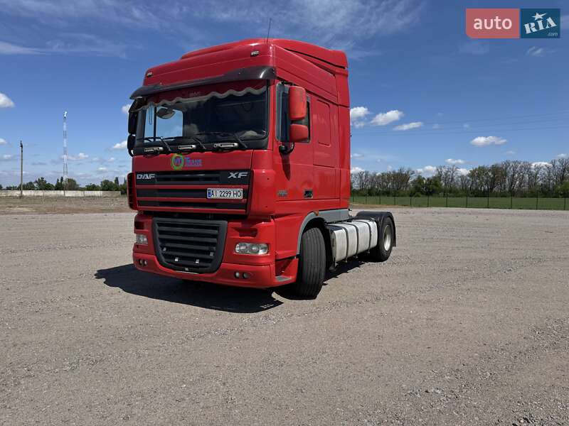 Тягач DAF XF 105 2011 в 
