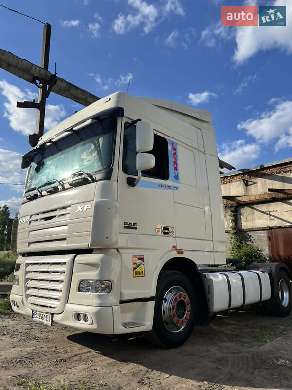 Тягач DAF XF 105 2011 в 