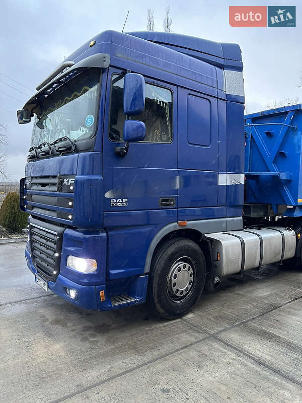 Самосвал DAF XF 105 2010 в 