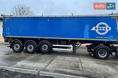 Самосвал DAF XF 105 2010 в 