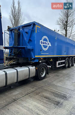 Самосвал DAF XF 105 2010 в 