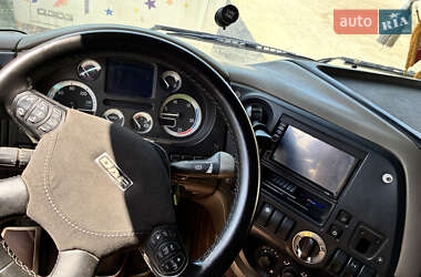 Тягач DAF XF 105 2011 в 