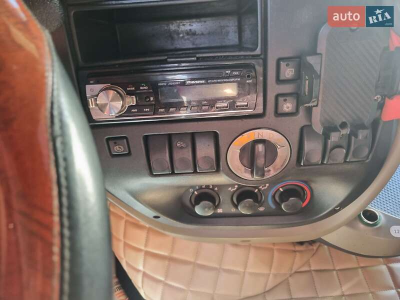 Тягач DAF XF 105 2009 в Киеве