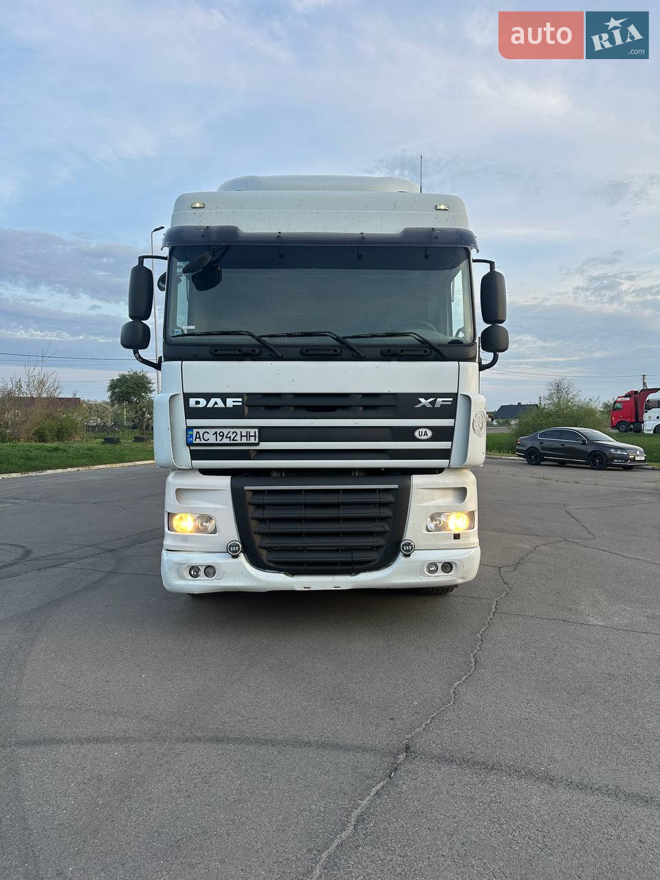 Тягач в дуже хорошому стані. Мотор і коробка працюють ідеально. Замінене зчеплення. Резина хороша. 
Продам разом з причіпом або окремо. 
Деталі за тел. 