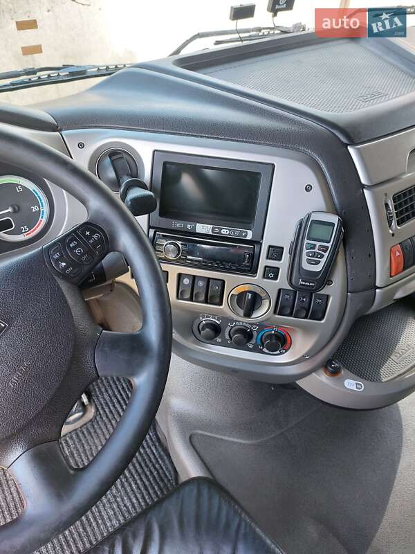 Тягач DAF XF 105 2012 в Сарнах