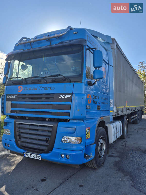 Тягач DAF XF 105 2010 в Красном