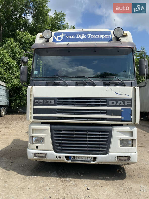 Тягач DAF XF 95.430 1998 в Арцизе