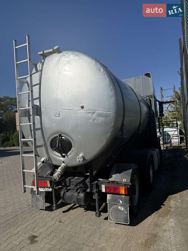 Цистерна DAF XF 95.480 2001 в Чернівцях