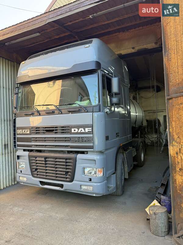 Цистерна DAF XF 95.480 2001 в Чернівцях