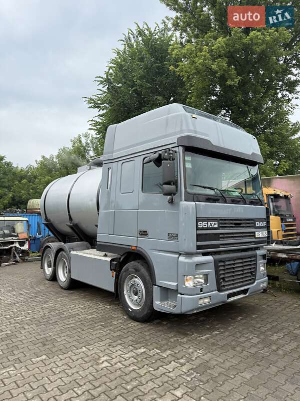 Цистерна DAF XF 95.480 2001 в Черновцах