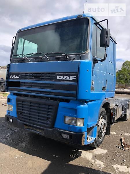 Тягач DAF XF 95 1998 в Ровно