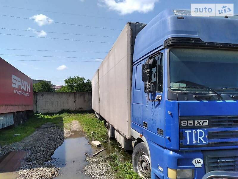 Тентований DAF XF 95 2002 в 