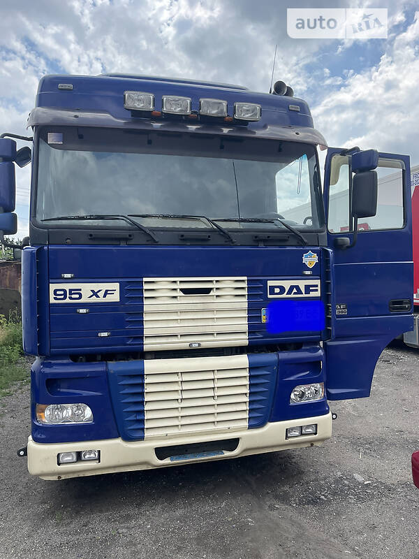 Тягач DAF XF 95 1997 в Днепре