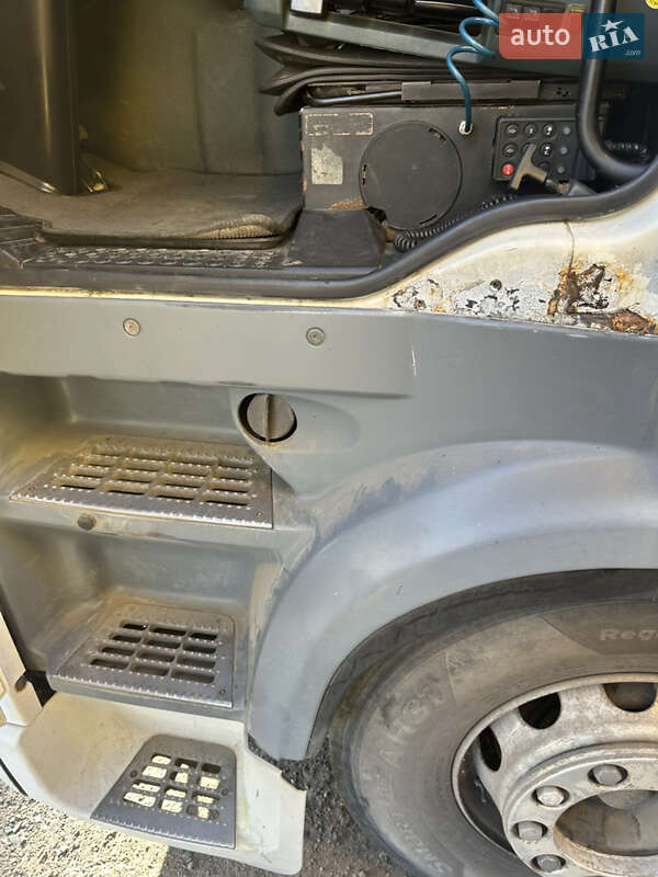 Контейнеровоз DAF XF 95 2004 в Магдалиновке