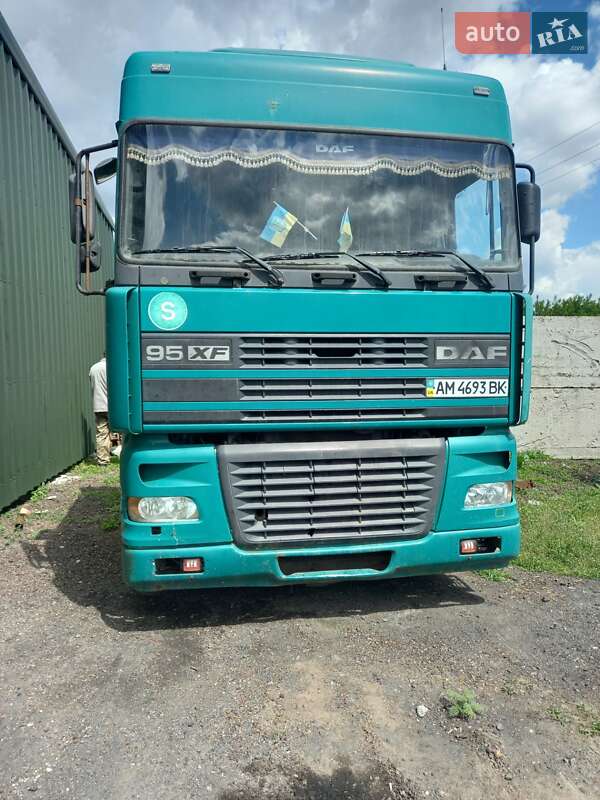 Тягач DAF XF 95 2002 в Любаре