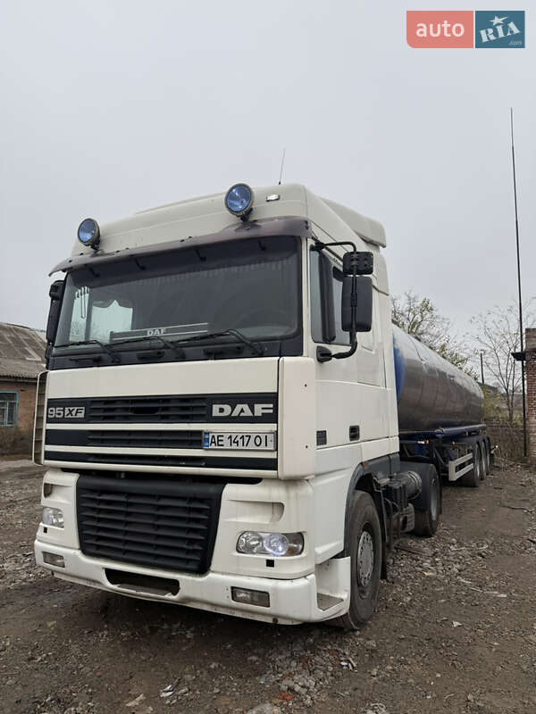 Тягач DAF XF 95 2000 в Павлограді