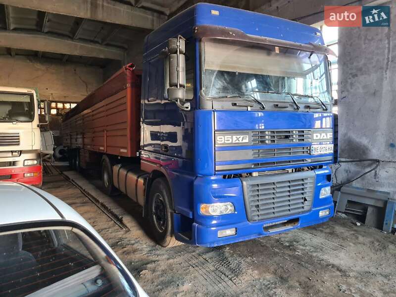 Тягач DAF XF 2000 в 