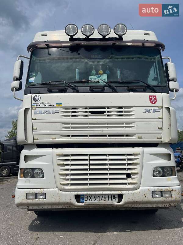 Зерновоз DAF XF 2004 в Виньковцах