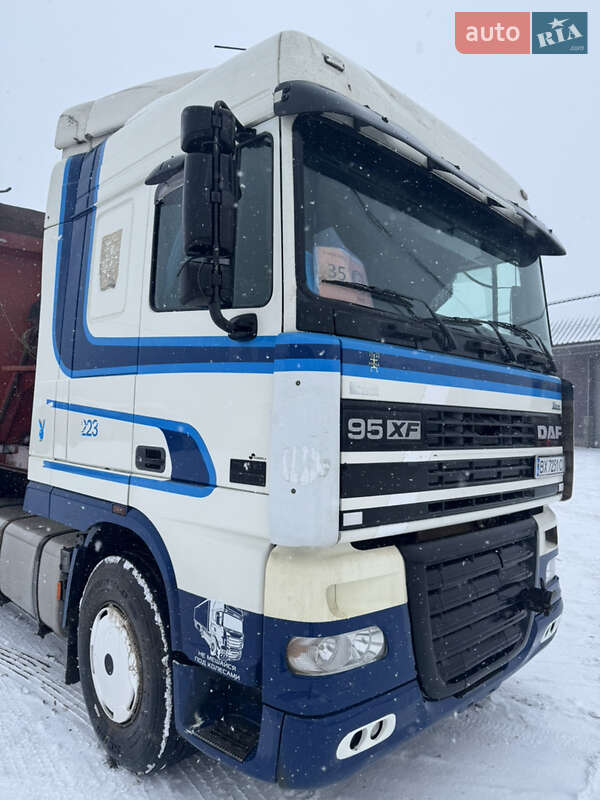 Тягач DAF XF 1999 в Староконстантинове