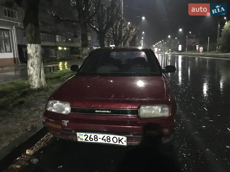 Седан Daihatsu Applause 1993 в 