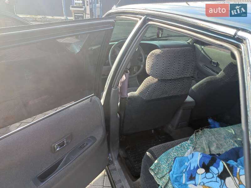 Седан Daihatsu Applause 1990 в Дніпрі